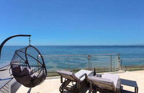 First Row Beach Villa - Photo 1