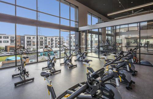 Luxury Condos at Anton Menlo w Pool & Amenities - Photo 17