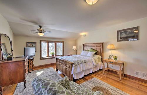 Quaint and Family-Friendly Watertown Farmhouse! - Foto 14