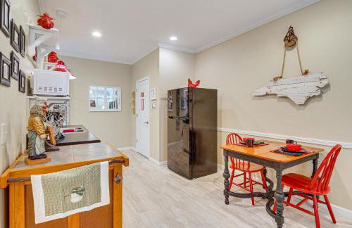 Walk to Main Street Saluda Escape with Garden Patio - Foto 6