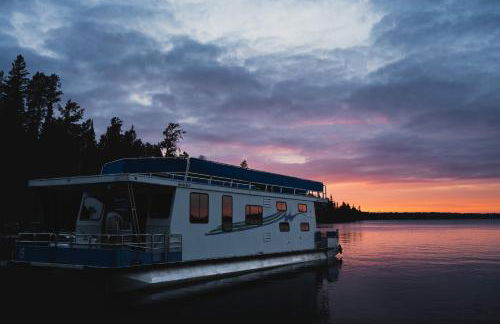 Spacious Floating Mansion - House Boat - Largest Floating Lodge - Sleeps 12 - Fast Wi-Fi HB06 - Foto 2