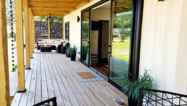 "Glamtainer" One of a kind Romantic Luxe Retreat, 8 Minutes to Emerald Beach, Outdoor Haven - Foto 5