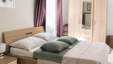 Holiday Apartment 2 - Photo 1, wardrobe