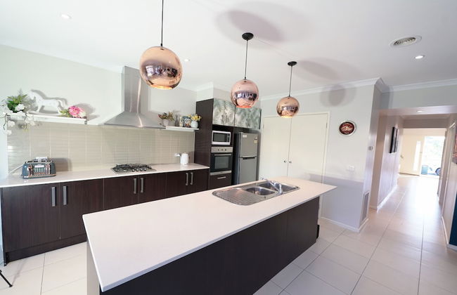 Designer Decor Home 8Bed WilliamsLanding - Photo 19