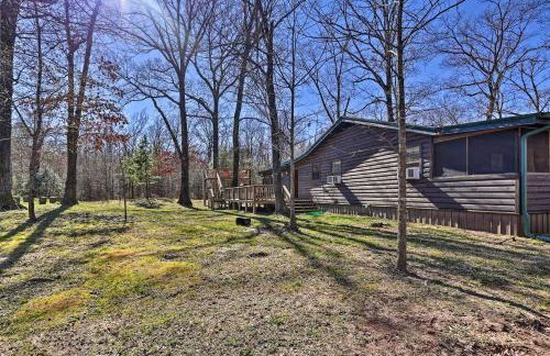 Serene Cabins with Decks and 8 Acres on Kiamichi River - Foto 37