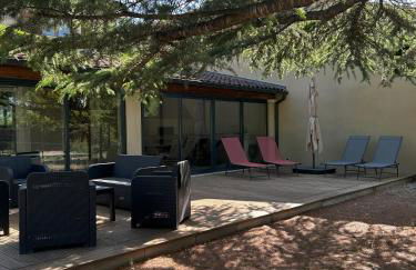 Mazet des Cèdres au pied de la colline - Foto 1