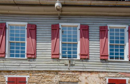 Colonial Quarter hideaway with modern comforts & balcony - near the beach - Photo 28