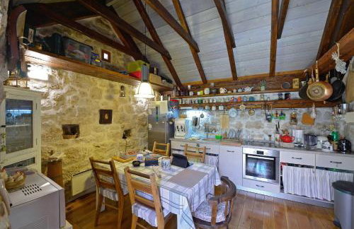 Home Sweet Home traditional Dalmatian house with pool - Photo 48