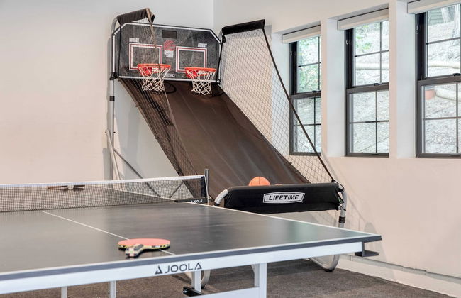 Luxury Retreat, 5mins to the Lake Game Room + Fire Pit Howlite by Avantstay - Foto 28