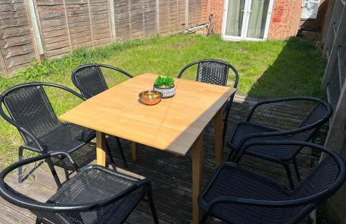 4 Bedroom Terrace house Near Town Center Wellingborough - Photo 27