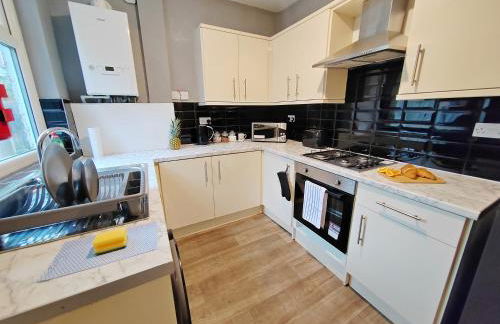 Central Manchester Modern 4 Bed House - free parking - Foto 28