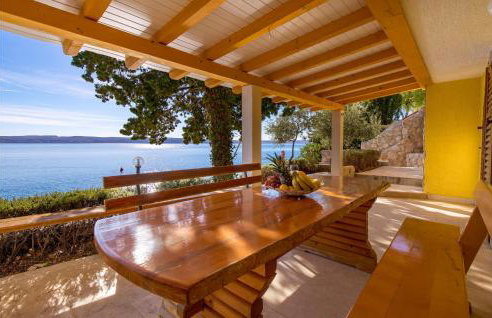 Beautiful Apartment In Lukovo Sugarje - Photo 16