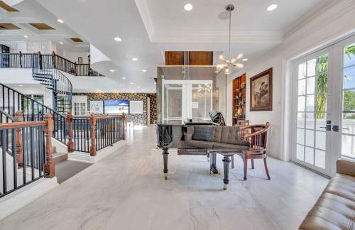 The Modern Castle Canal View Access Rooftop Living Greenhouse VlLLAS - Foto 25