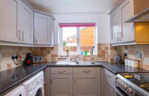 Award Winning Beautiful House in South Cambridge, 14-Min Drive to the City Centre, Free Parking, No Sofabeds, Sleeps 6 - Photo 9