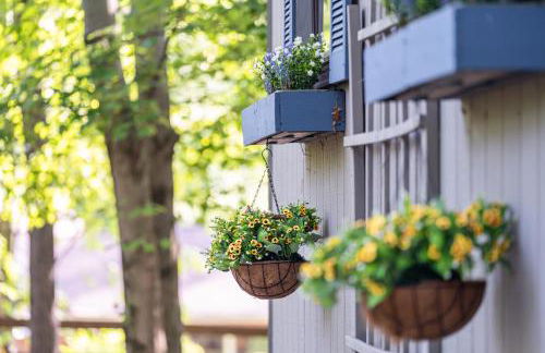 Modern Cabin w/Hot Tub & Fire Pit! - Foto 13