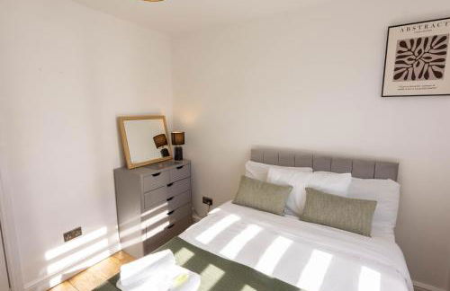 Paisley with Parking & Balcony - Pass the Keys - Foto 29