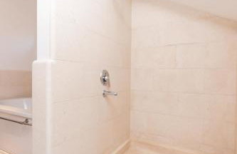 VILLA PHILIPPA - luxurious five-room villa - idyllic location - first row to the sea - spectacular view of the sea bay - unforgettable sunsets - 15 minutes from Supetar ferry port - free parking - private heated pool - Foto 73