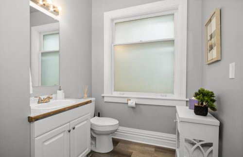 Entire Main level of Beautiful Historic Home - Foto 10