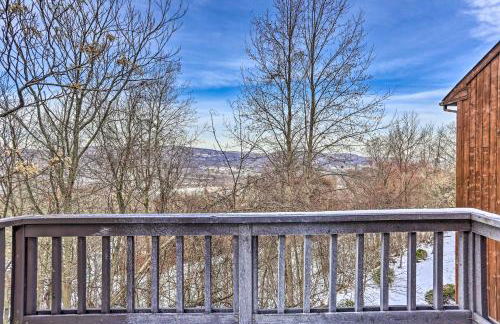 Inviting Vernon Twp Condo with Private Balcony! - Foto 3