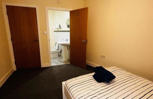 Stunning 5-Bed House in Peterborough host 15 g - Foto 28