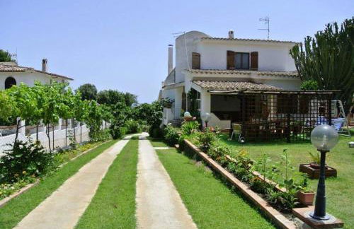 Villa Nicanda- 100 MT dal mare- giardino - Foto 1