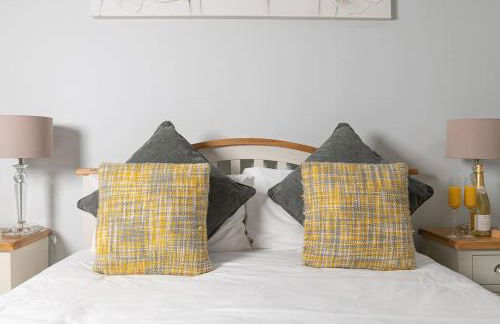 GORSE BARN - A cosy barn conversion in North Wales with a log burner - Photo 12