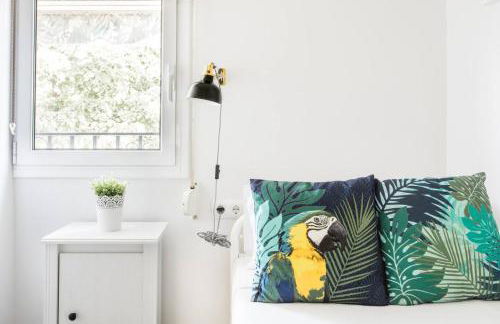 Charming Apartment With Vibrant Accents - Photo 14