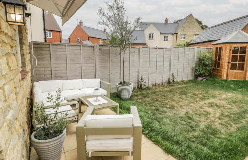 Silverstone Paddock Retreat - Photo 36