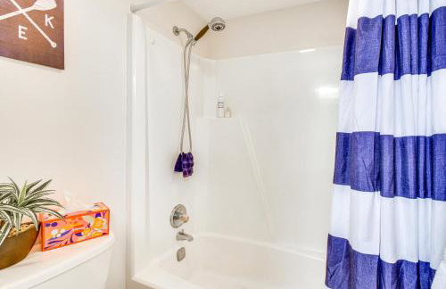 Private Balcony Lake Keowee Home with Pool Access - Foto 16