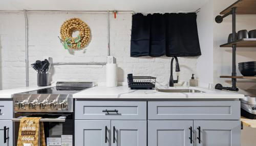 Airport Haven - Cozy 2BR Apt 5 Min Away - Foto 4