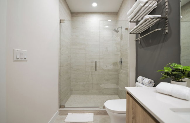 Poolside District Condo - We Host - Foto 53
