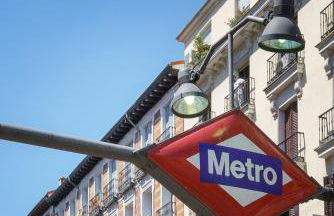 Exclusive quietness in the heart of Madrid with Public Parking, Breakfast, 2 bathrooms - Photo 8