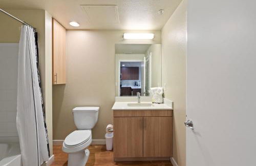 Global Luxury Suites San Jose Downtown - Photo 22