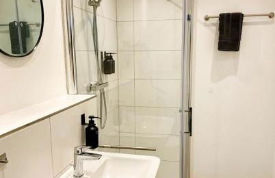 1,5-Zimmer, Top ausgestattet, 4 Pers, Souterrain, Self Check-in, Parkplatz, Netflix & Amazon Prime - Foto 21