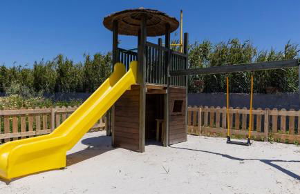 Stunning Beach House with Pool by LovelyStay - Foto 63