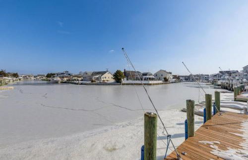 Canal-Front Backyard Oasis! Jersey Shore Retreat - Foto 3