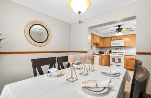 Near Greenfield Village-Downtown Dearborn-Oakwood - Foto 1