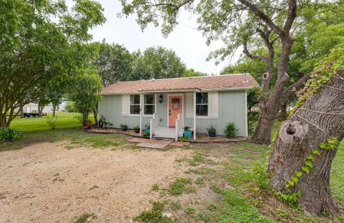 Walk to Boat Ramp Newly Remodeled Seadrift Home! - Foto 3