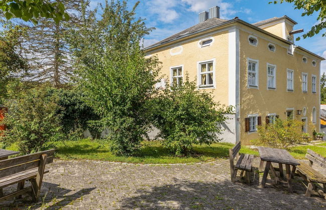 Lavish Castle in Riedenburg with Garden near Lake - Foto 1