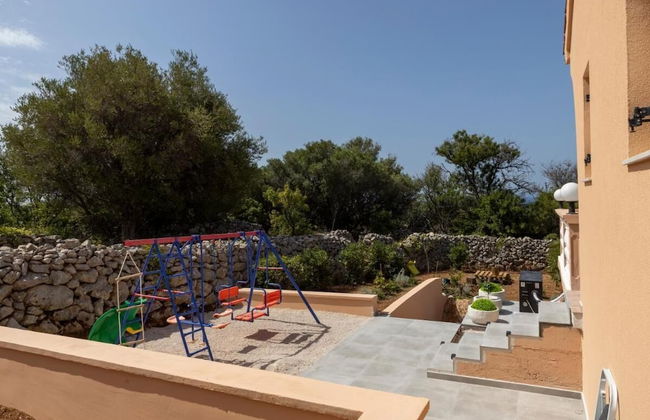 Villa Akulica With Heated Outdoor Pool and Seaview - Photo 33