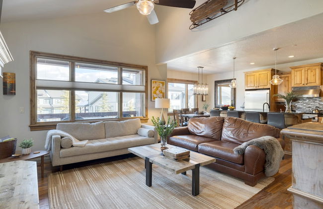 Blue Skies Lakeside Family-friendly Getaway w Hot Tub BBQ - Foto 6