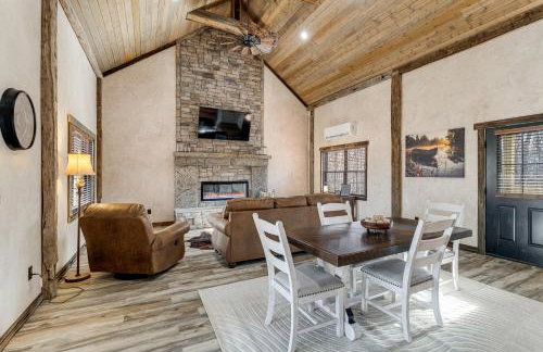 Serene Couples Getaway with Mtn Views in Bedford! - Foto 4