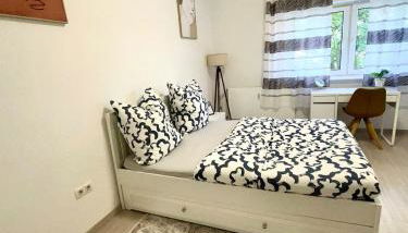 Schönes Zimmer in einer 3er WG-Wohnung geeignet für einen Mann shared apartment - Foto 3