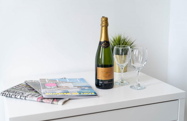 Four Bedroom House With Garden and Parking in West Midlands - Foto 14