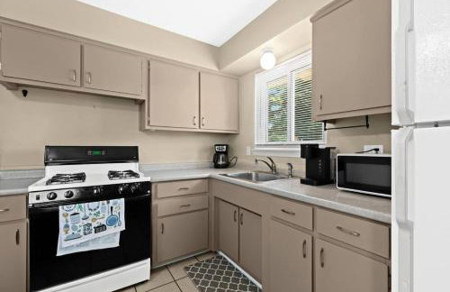 Big Fenced Backyard Sleeps 8 - Foto 8