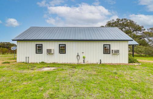 Large Yard and Pond Fayetteville Rural Retreat - Foto 21
