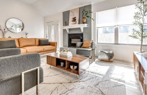 The Pine Haus- Luxury stay with Pickleball, Hot Tub, Fire Pit - Foto 5