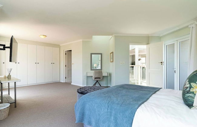 Beachfront Villa Sea Breeze, Hout Bay, Cape Town - Photo 8