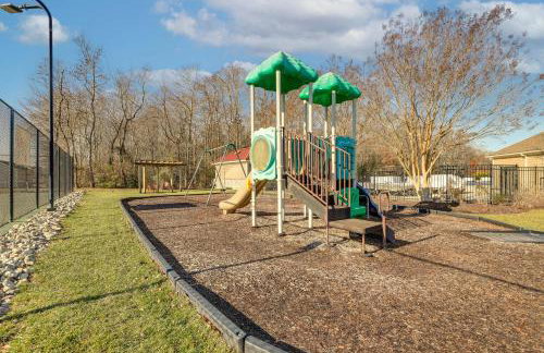 Shuttle to Beach, Relax on Patio! Millville Escape - Foto 28