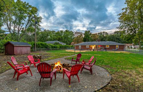 Warm & Comfy 2BR, Huge Backyard, Great Location! - Photo 20